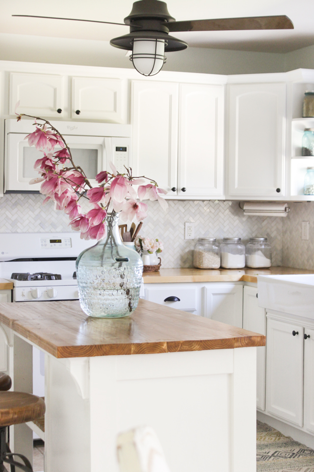Cozy Spring Home Tour- Farmhouse Kitchen with Magnolia Blooms
