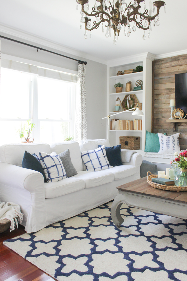 Cozy Spring Home Tour- White and navy living room
