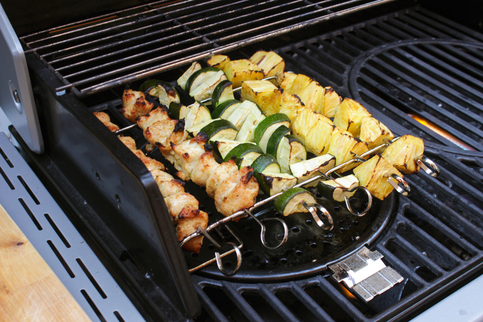 Stok Quattro grill with grilled pineapple, grilled zucchini, and grilled chicken kebobs