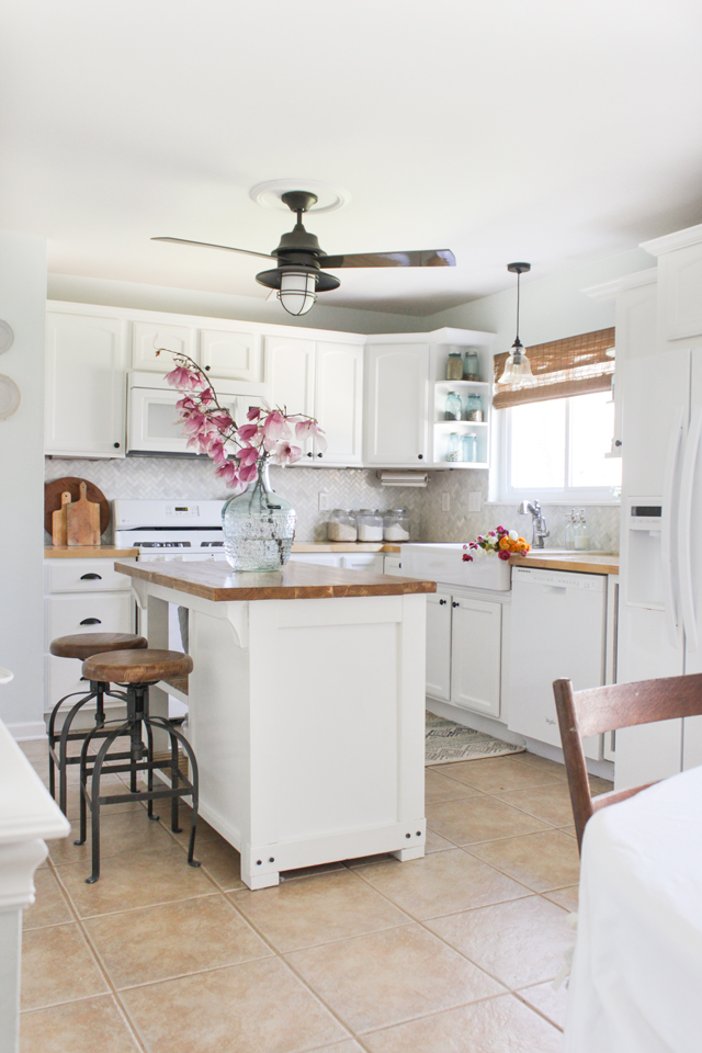 Cozy Spring Home Tour- Farmhouse Kitchen with Magnolia Blooms