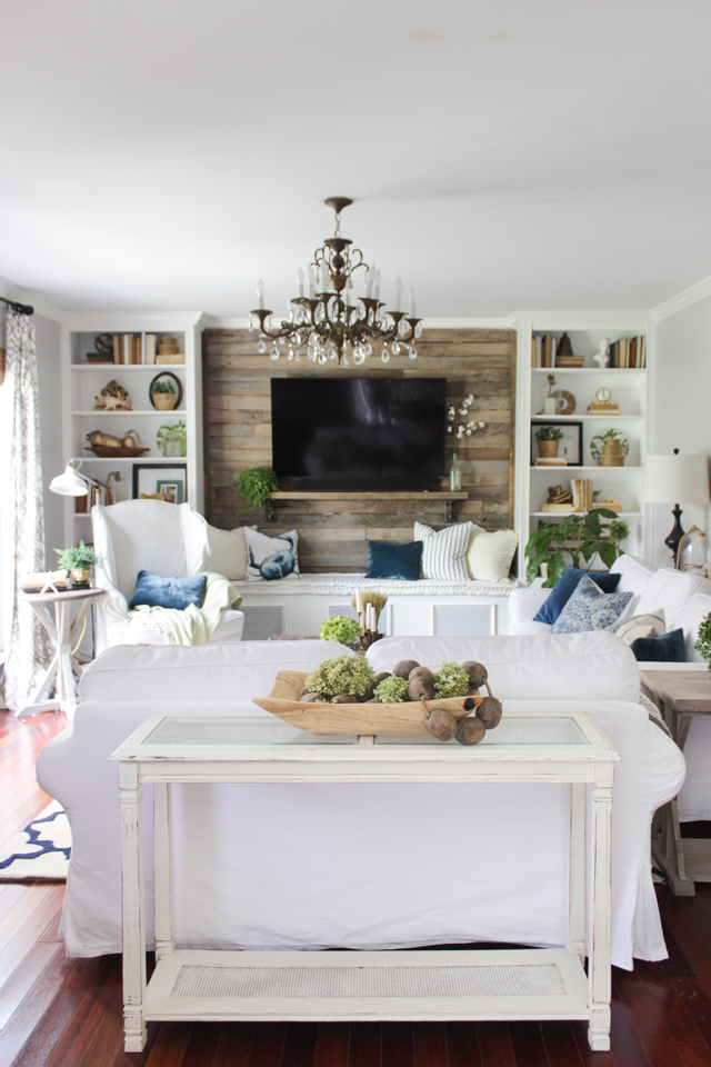 Rustic farmhouse living room with pops of teal and green