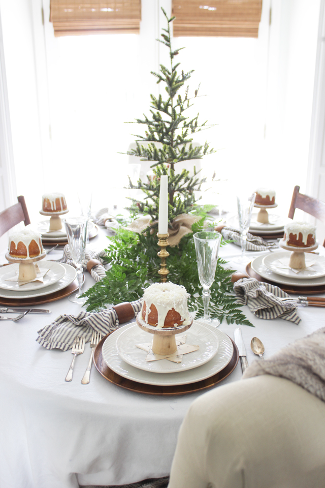 Individual cakes for each place setting on Christmas tablescape